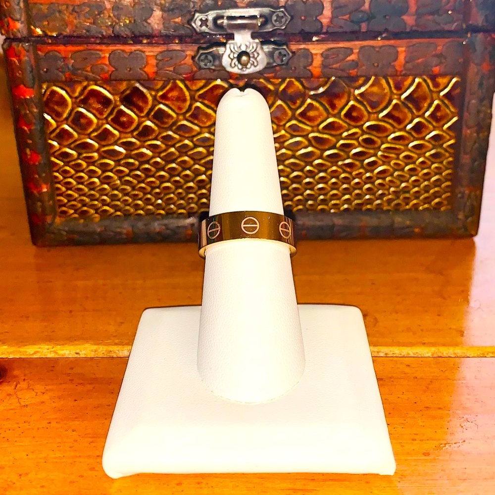 Screw Design Ring